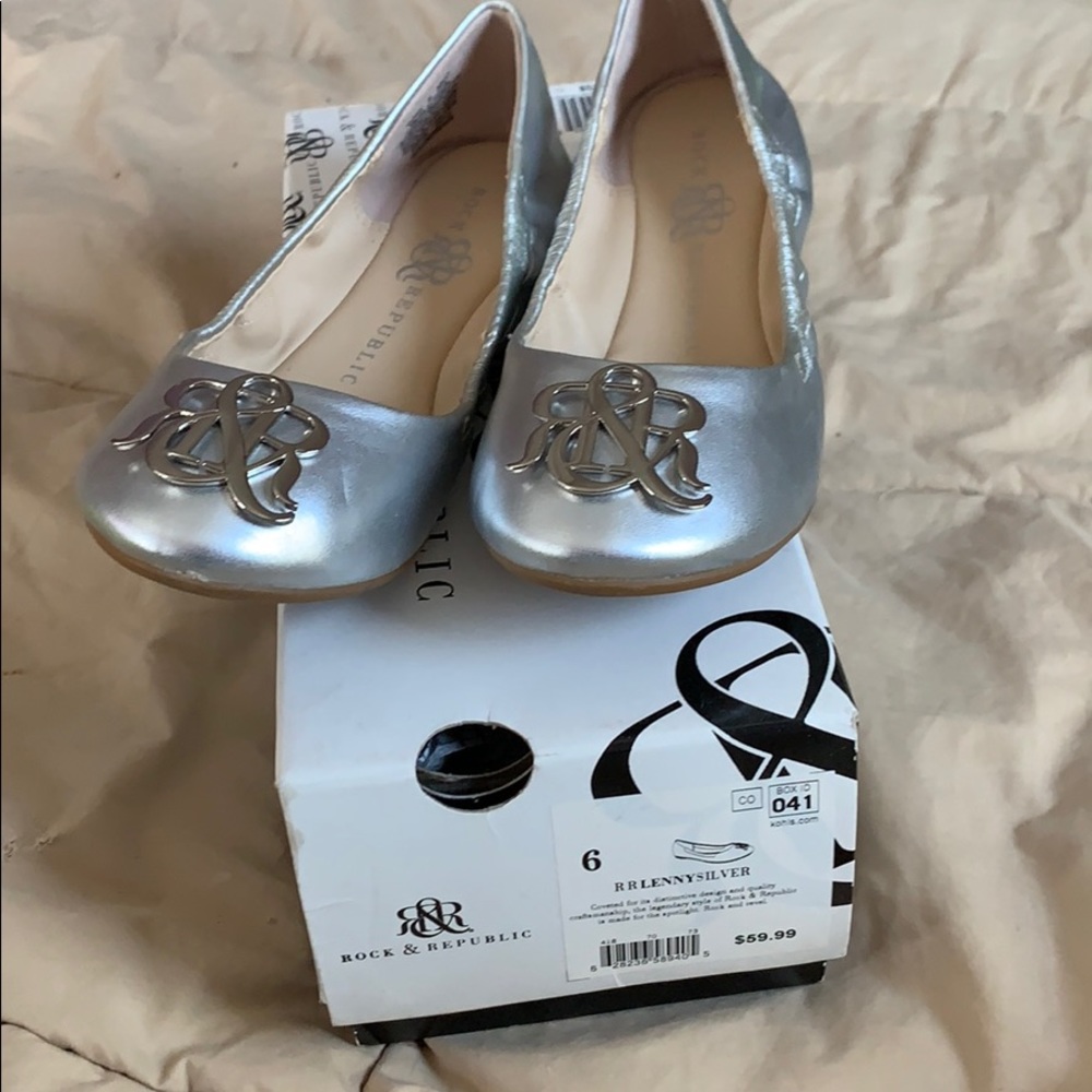 Woman’s flat shoes